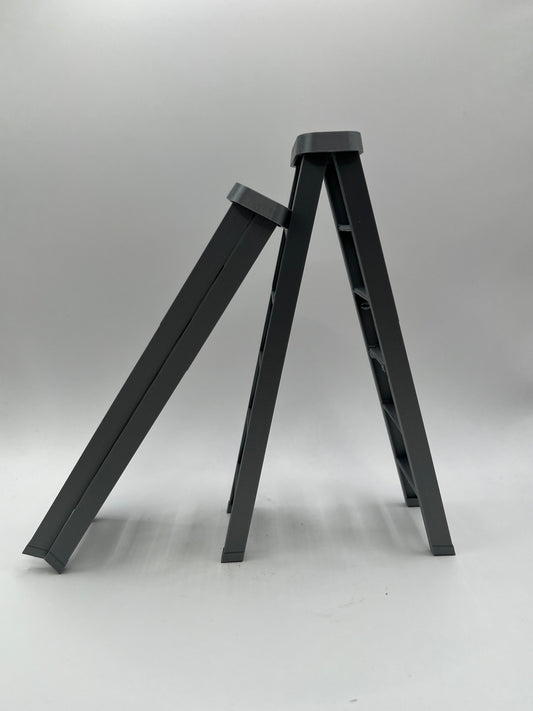 Dwie srebrne drabiny dla figurek WWE